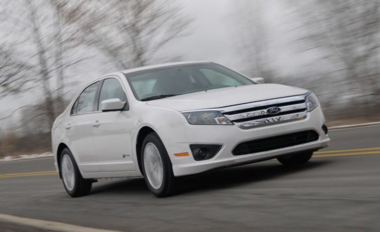 Car Review – The 2010 Ford Fusion Hybrid: Leading the Pack in Hybrid Technology