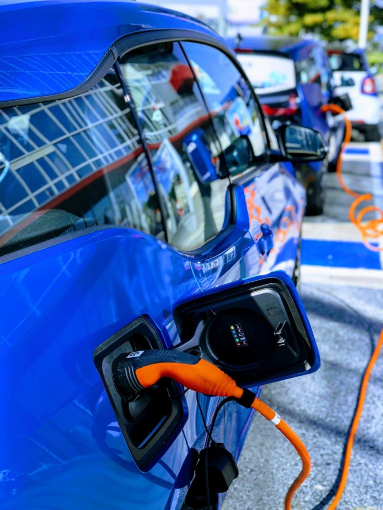 Exploring the Working Methodologies of Hybrid and Electric Vehicles