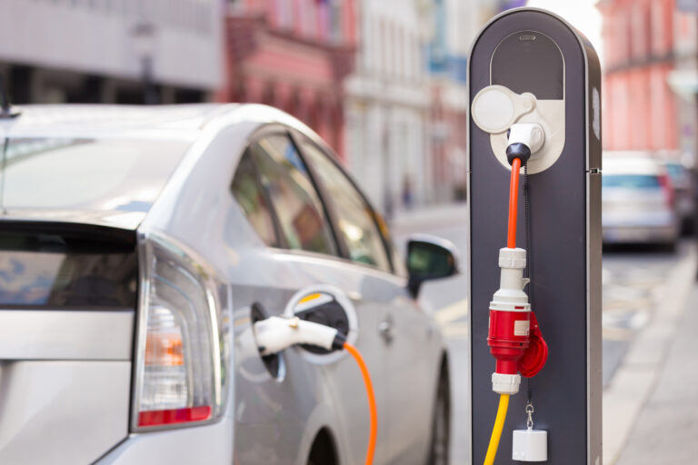 Hybrid vs Electric Cars: When To Choose One or the Other